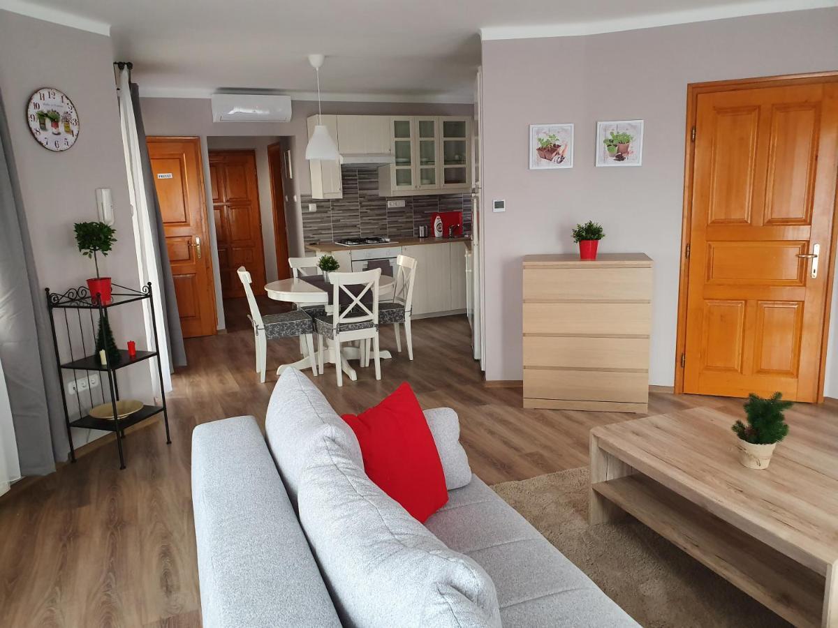 Pannonia Apartman Естергом Екстериор снимка