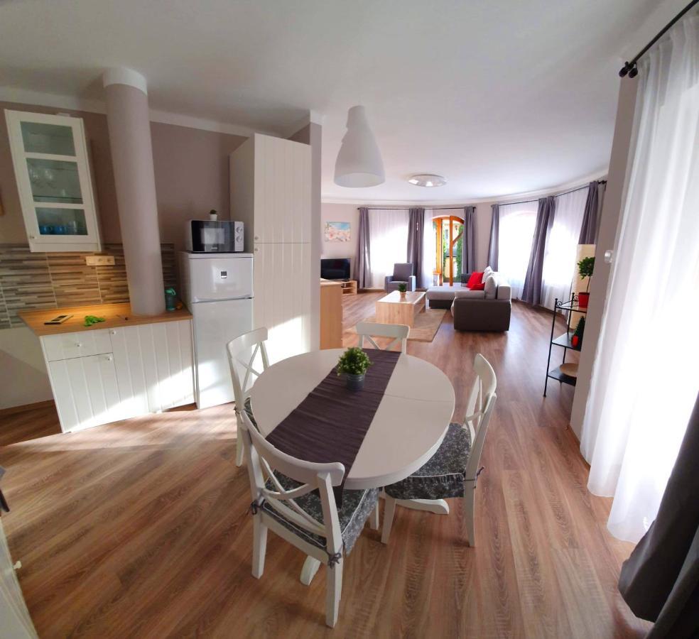 Pannonia Apartman Естергом Екстериор снимка