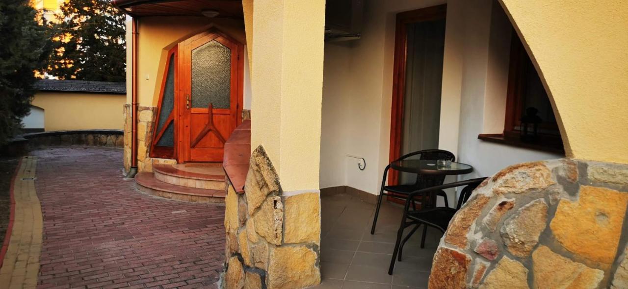 Pannonia Apartman Естергом Екстериор снимка