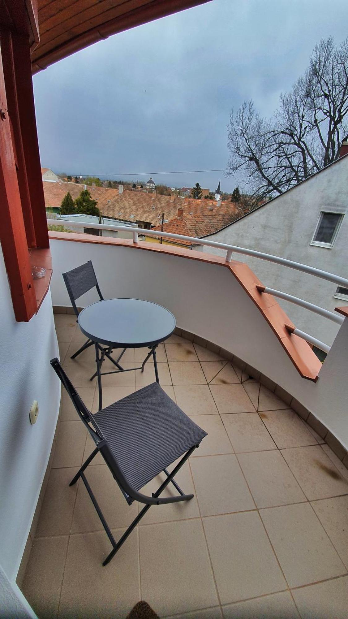 Pannonia Apartman Естергом Стая снимка