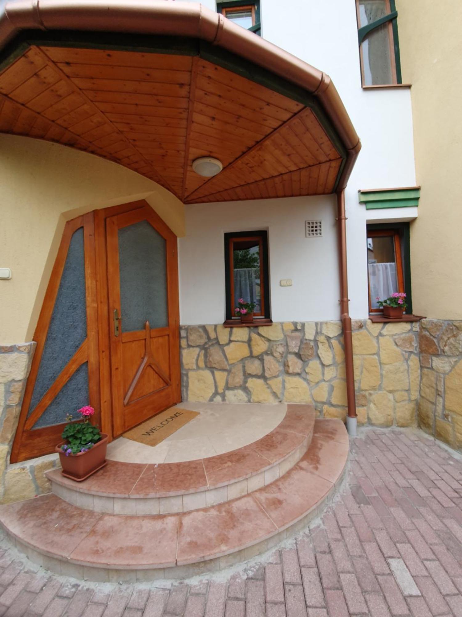 Pannonia Apartman Естергом Стая снимка