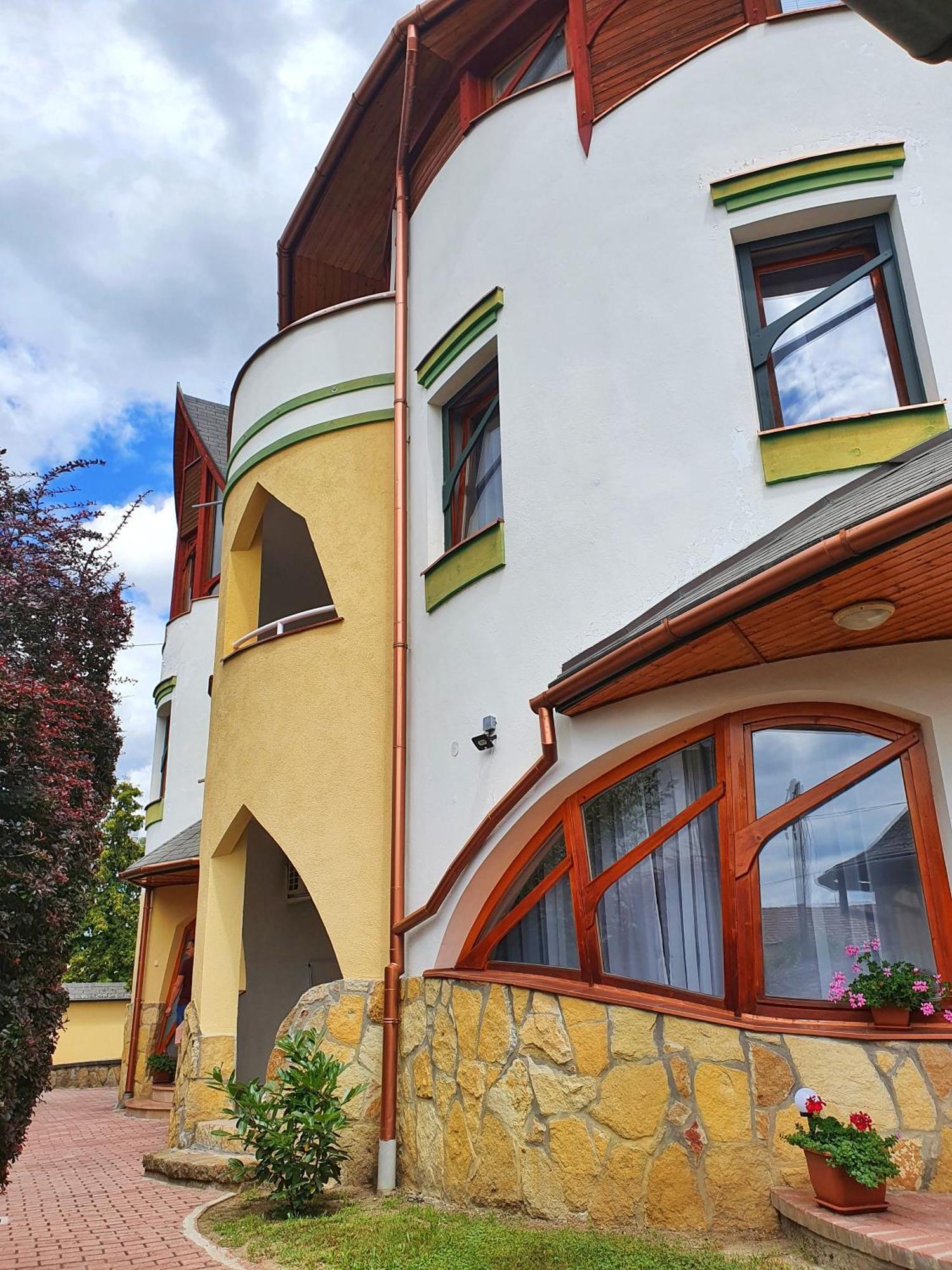 Pannonia Apartman Естергом Стая снимка