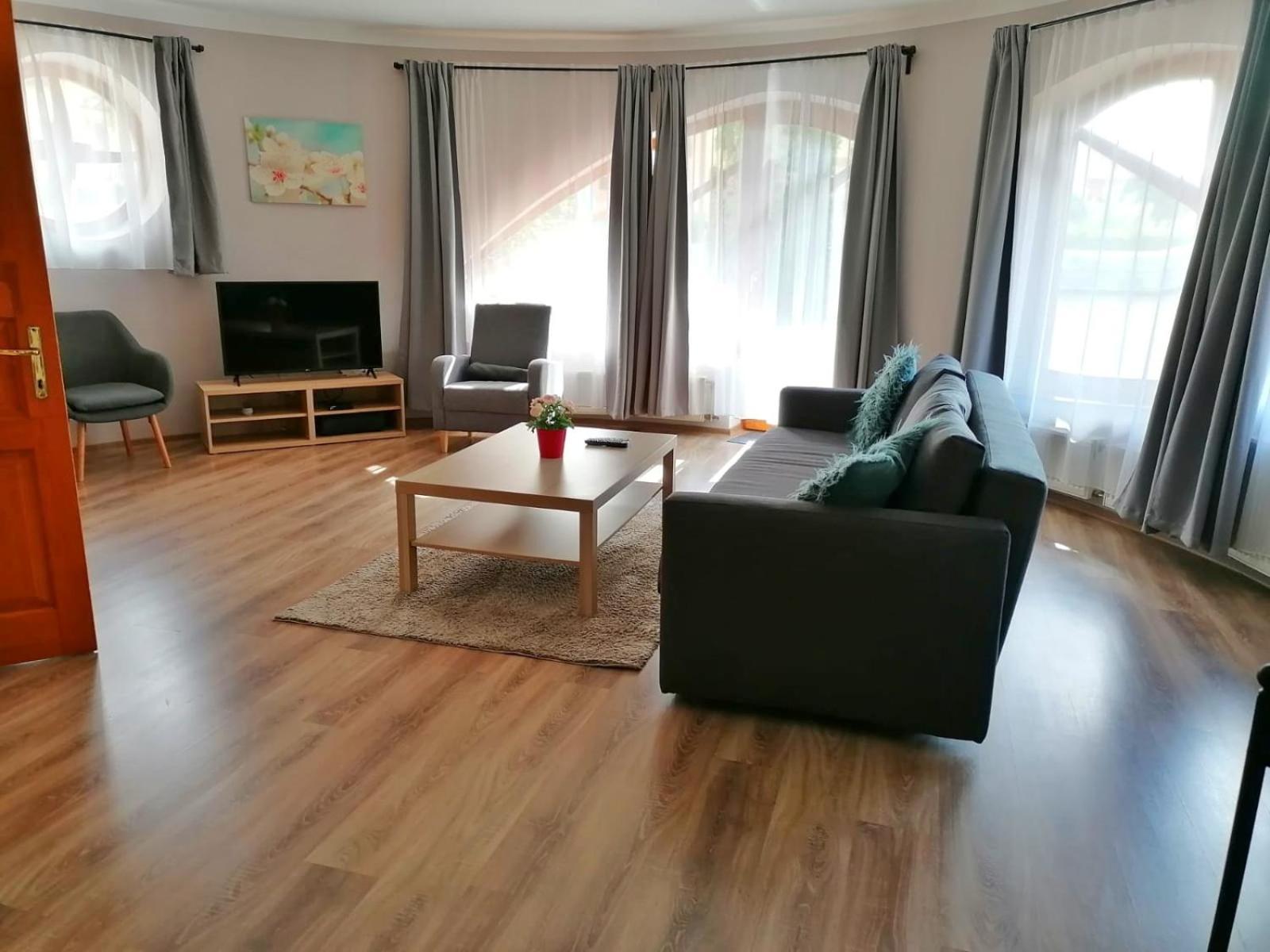 Pannonia Apartman Естергом Екстериор снимка