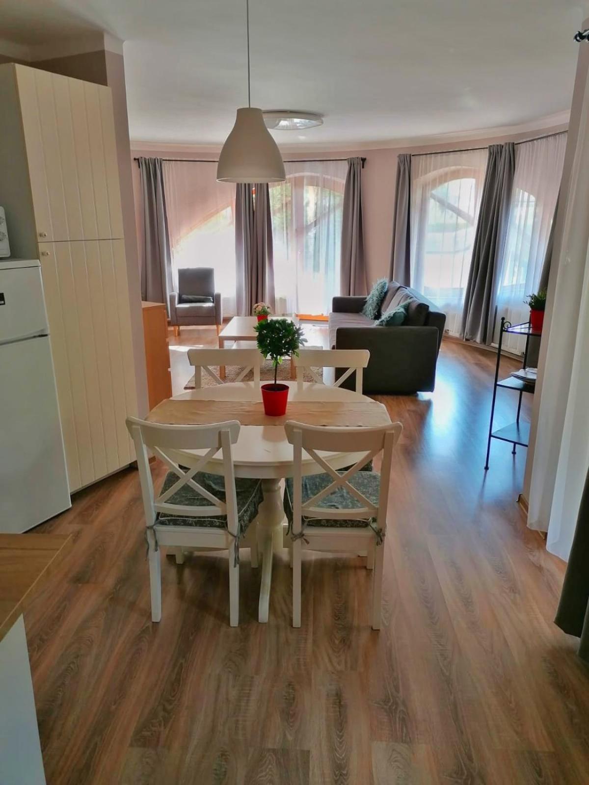 Pannonia Apartman Естергом Екстериор снимка