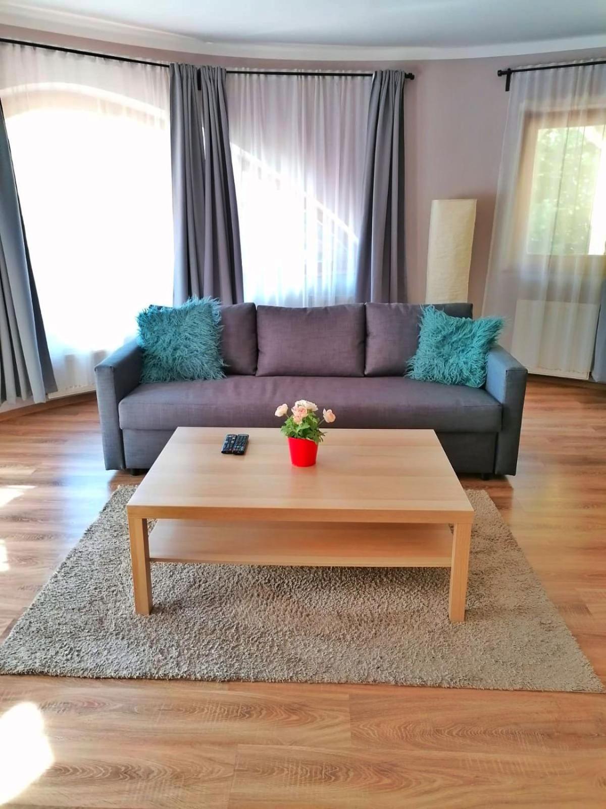 Pannonia Apartman Естергом Екстериор снимка